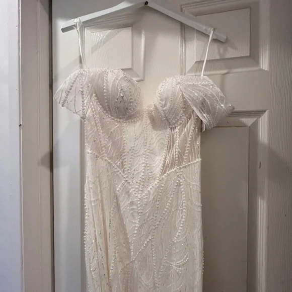 Ivory Corset Sleeveless Sweetheart Wedding GownBrand New